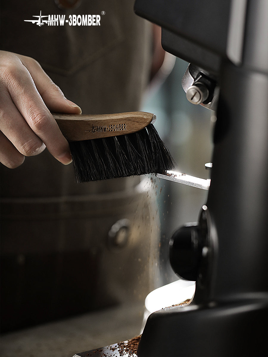 MHW-3BOMBER Knife Brush