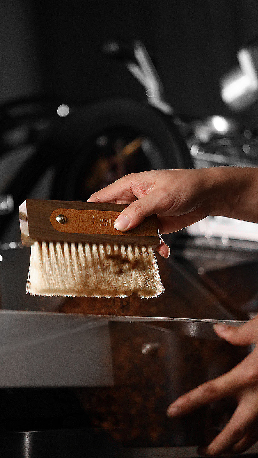 MHW-3BOMBER Line Leather Sheath Brush